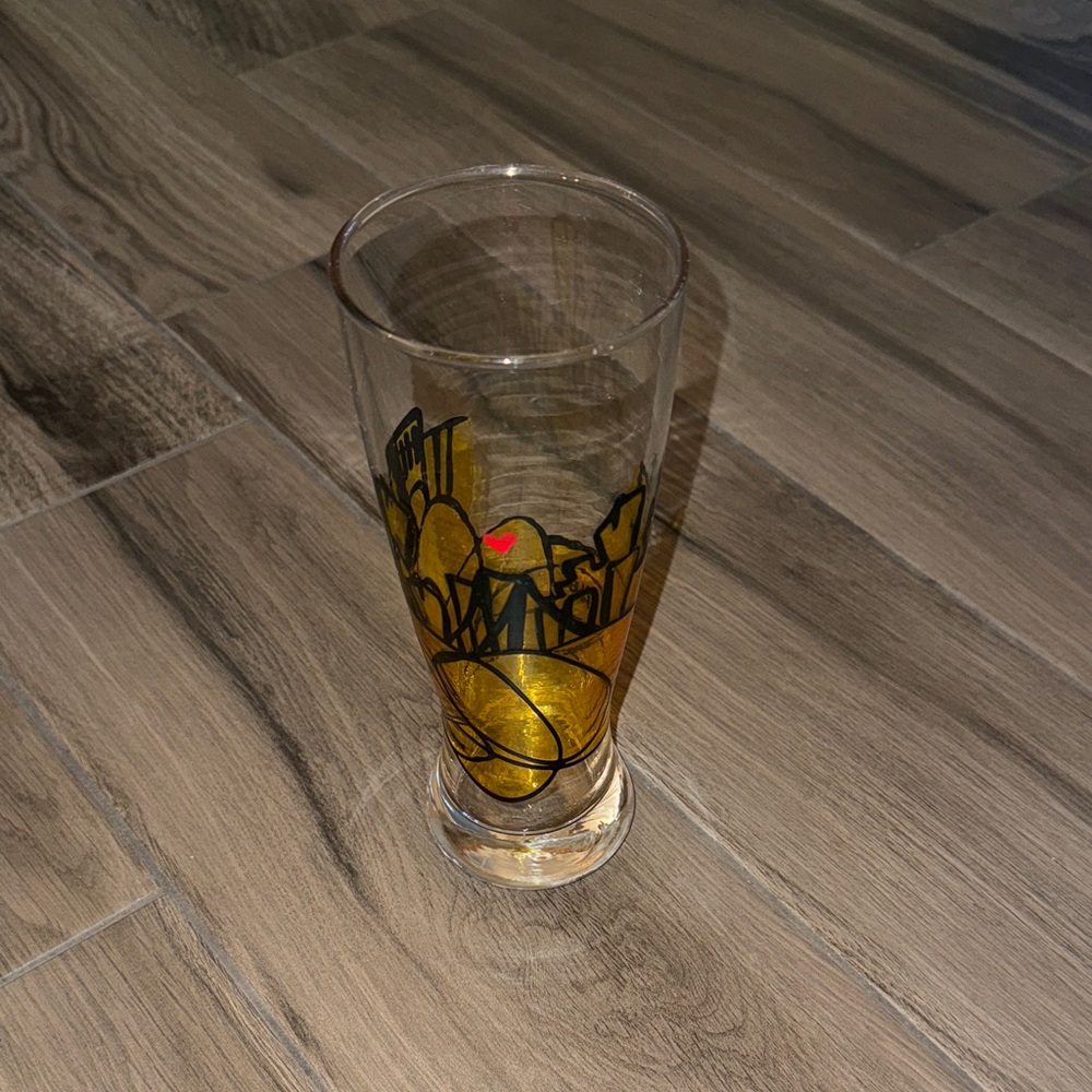 Artistic drinkware with Gold Accents